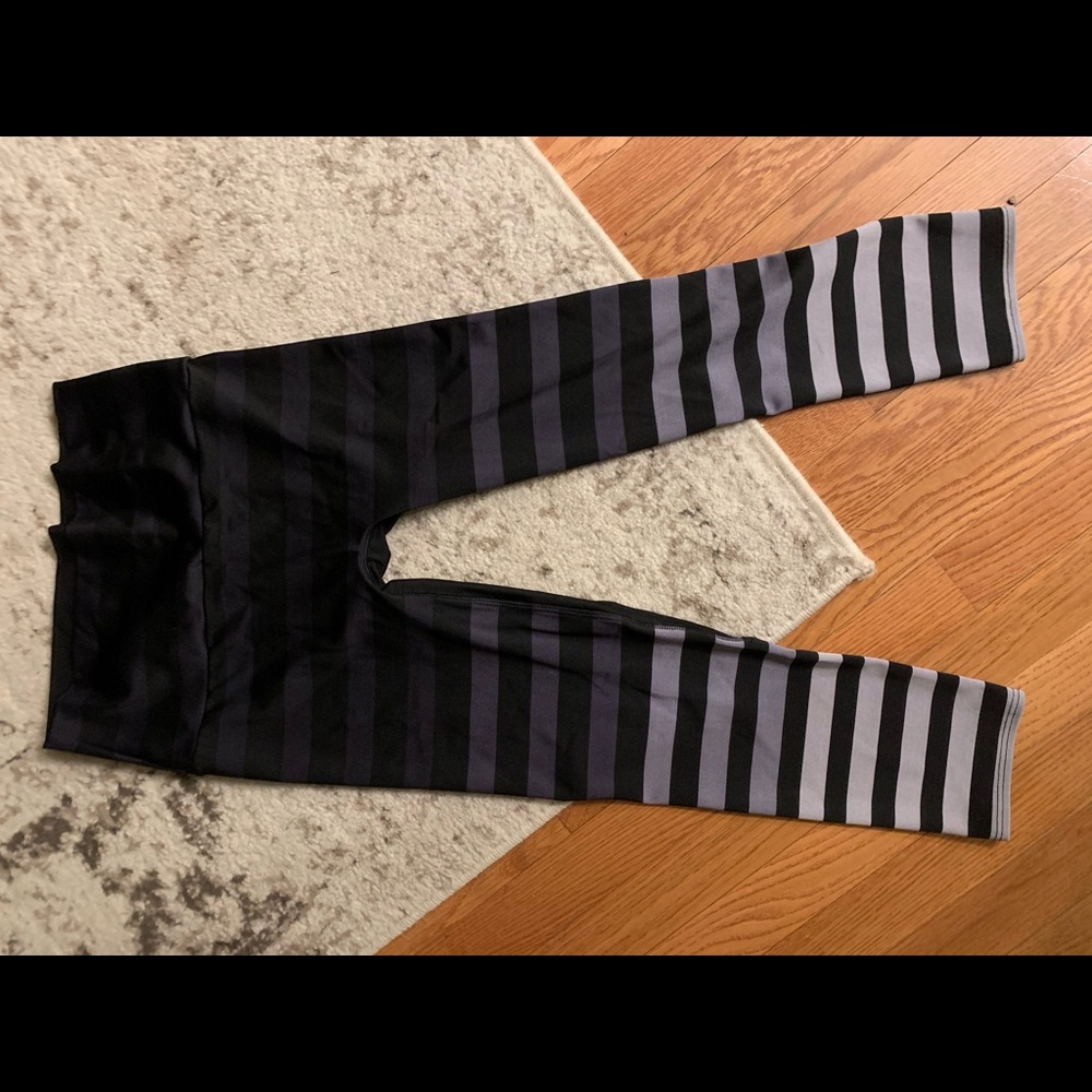 K-DEER Jody Stripe Capri Legging